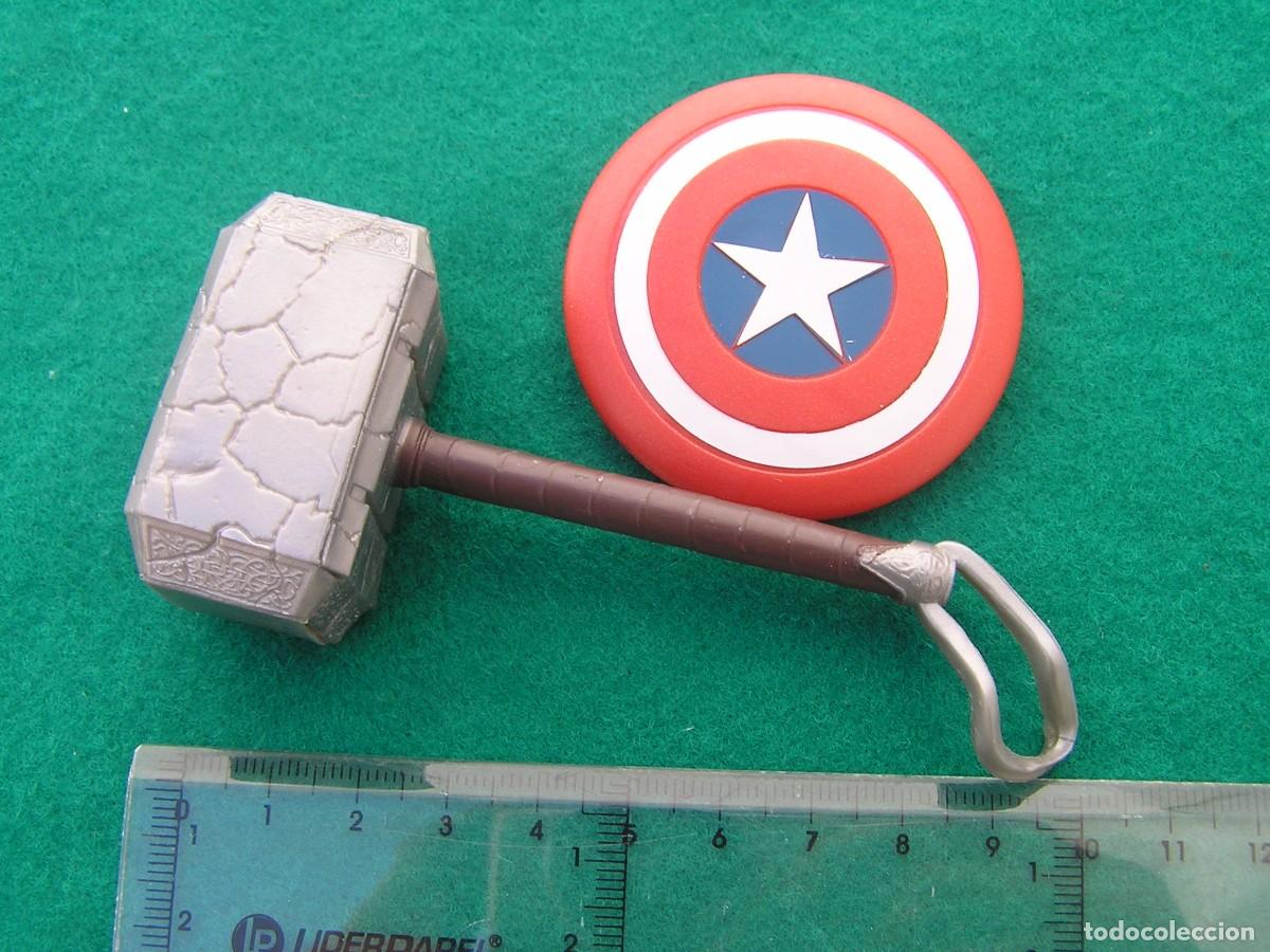 Figuras y Mu&ntilde;ecos Marvel: Lote de escudo capit&aacute;n Am&eacute;rica y martillo de Thor. Para figuras de acci&oacute;n personajes Marvel.