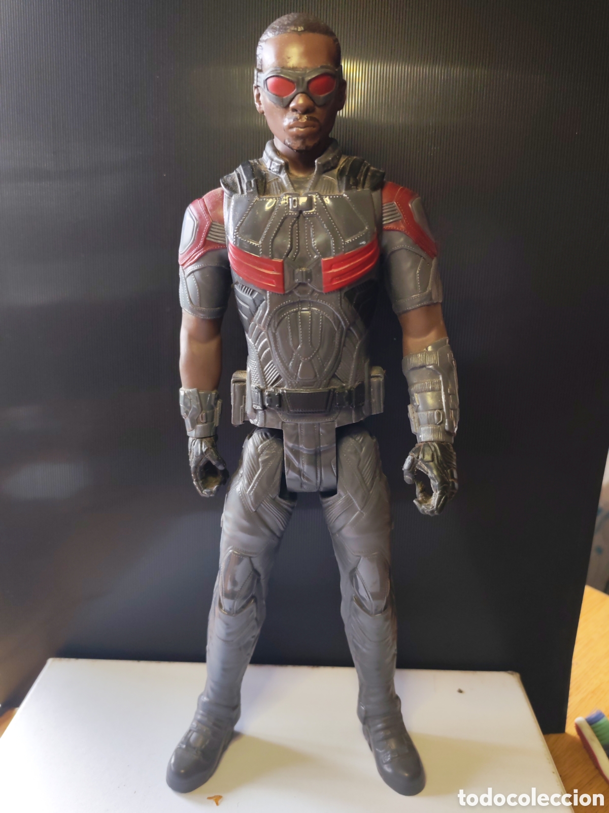 Figuras y Mu&ntilde;ecos Marvel: Figura de accion Sam Wilson Falcon de la serie Marvel Avengers. Hasbro.