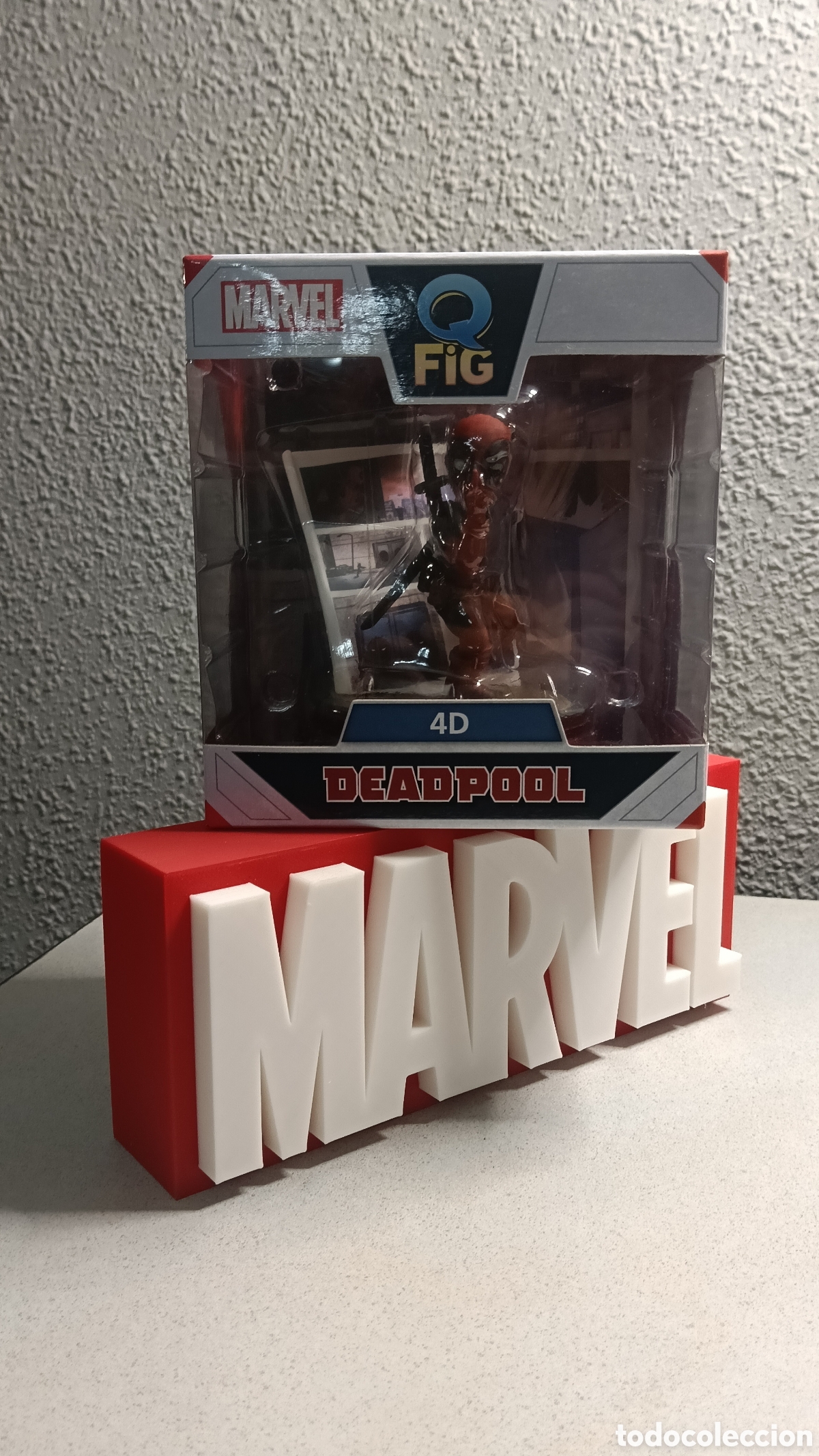 Figuras y Mu&ntilde;ecos Marvel: Deadpool de la l&iacute;nea Q-Fig 4D de Quantum Mechanix. La figura de PVC mide aproximadamente 10 cm