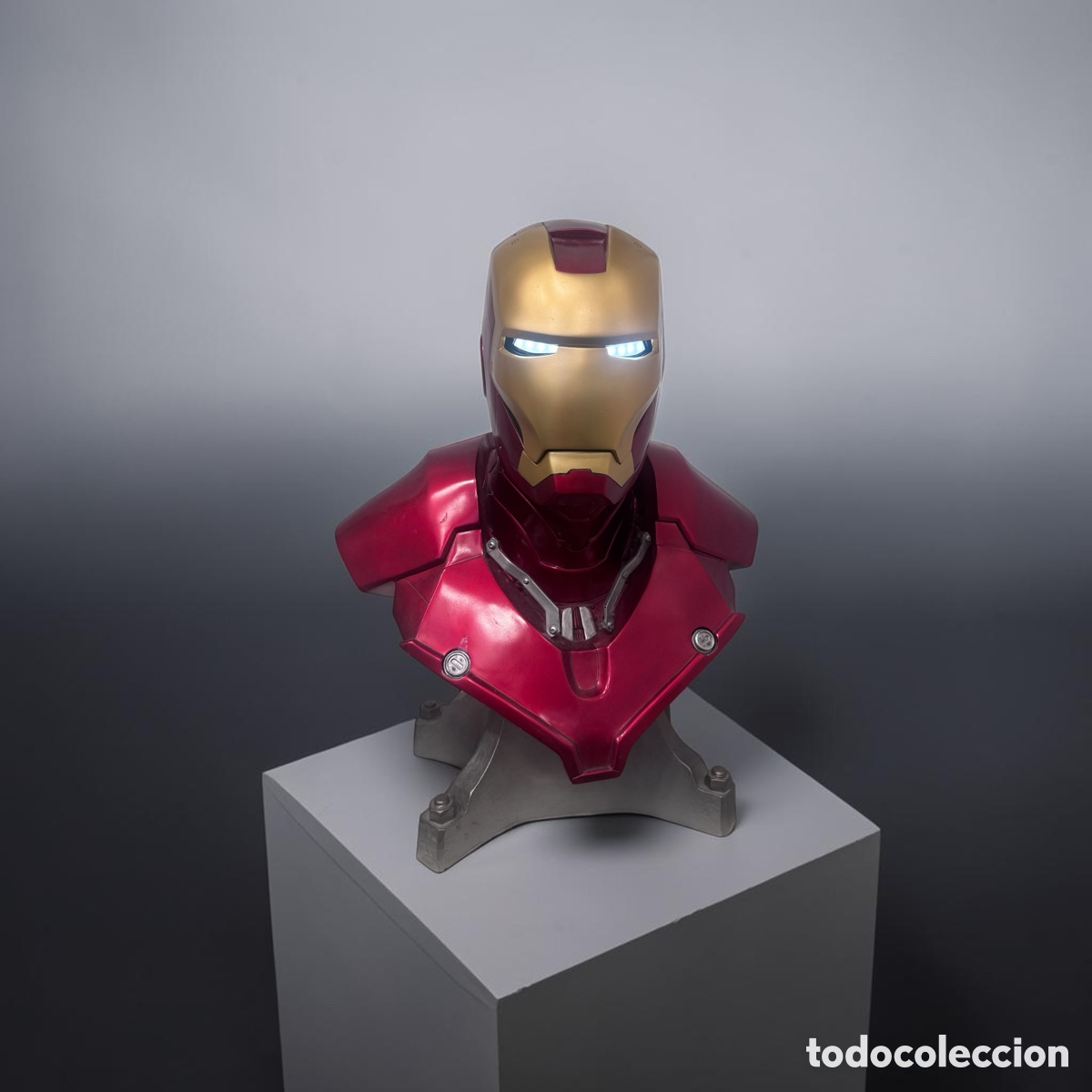 Figuras y mu&ntilde;ecos Marvel: Busto Iron Man escala 1.1 con luces led - Foto 1