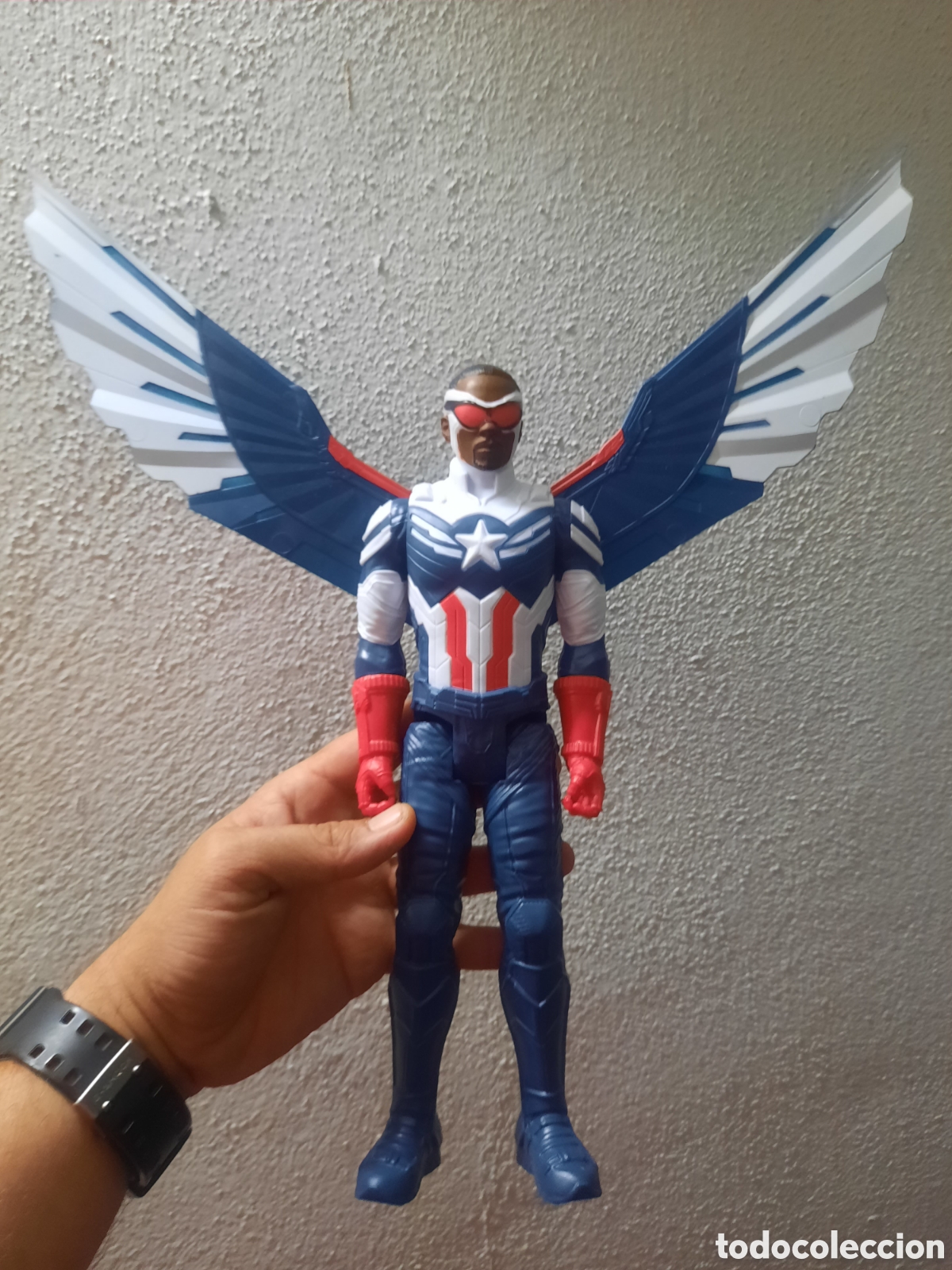 Figuras y mu&ntilde;ecos Marvel: Mu&ntilde;eco Articulado Marvel Avengers 30cm
