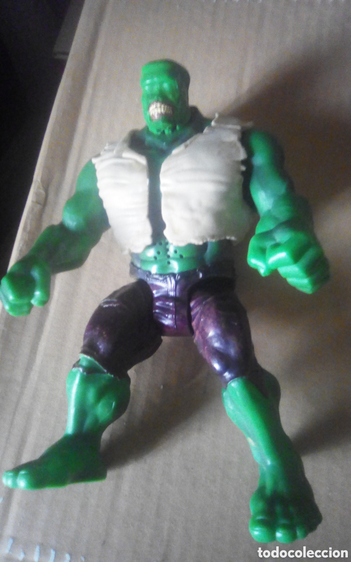 Figuras y mu&ntilde;ecos Marvel: La Masa. The Hulk movie. &copy; 2002 Universal. The Hulk: TM & &copy; 2002 Marvel. Mide 22 cm., le falta cara.