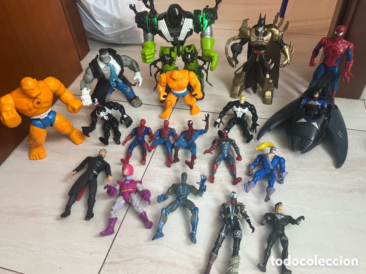 Figuras y mu&ntilde;ecos Marvel: Gran Lote 19 Figuras Vintage Marvel, DC y Spawn + Nave Batwing (A&ntilde;os 90)