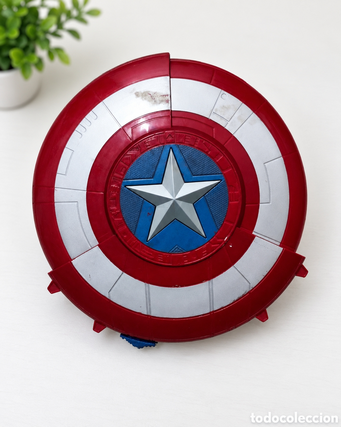 Figuras y mu&ntilde;ecos Marvel: Lote Marvel escudo Capit&aacute;n Am&eacute;rica + guantelete Spider-Man accesorios juguete
