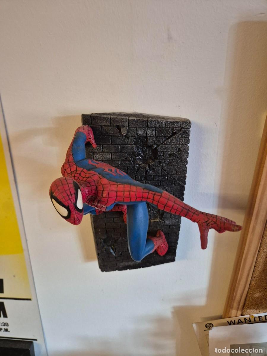 Figuras y mu&ntilde;ecos Marvel: Spiderman, el trepamuros.Figura de resina sensacional.