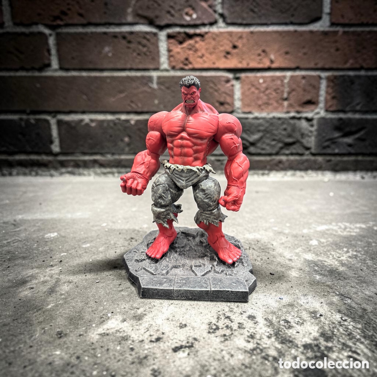 Figuras y mu&ntilde;ecos Marvel: Figura articulada 25 cms. Red Hulk Marvel 2011
