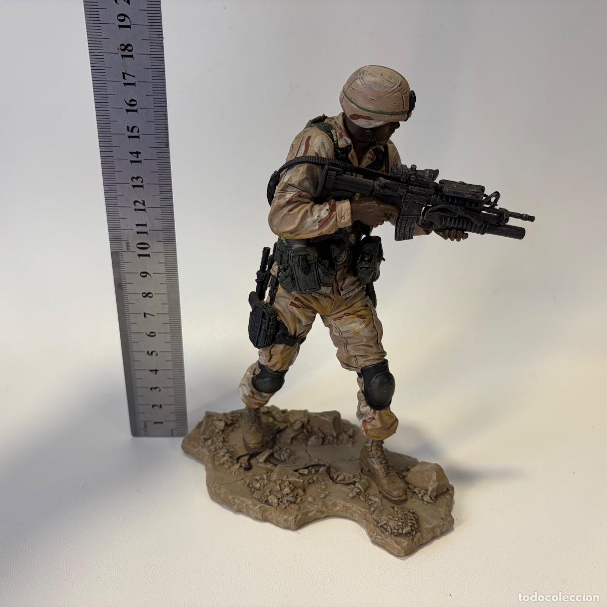 Figuras y mu&ntilde;ecos McFarlane: figura mu&ntilde;eco Army Infantry AT-4 McFarlane Military 2005