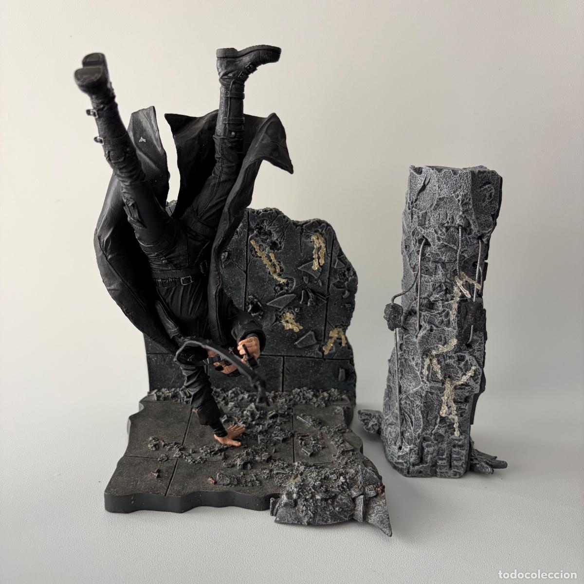 Figuras y mu&ntilde;ecos McFarlane: Figura mu&ntilde;eco Neo The Matrix Lobby Scene Series 1 McFarlane Toys 2003 21 cm