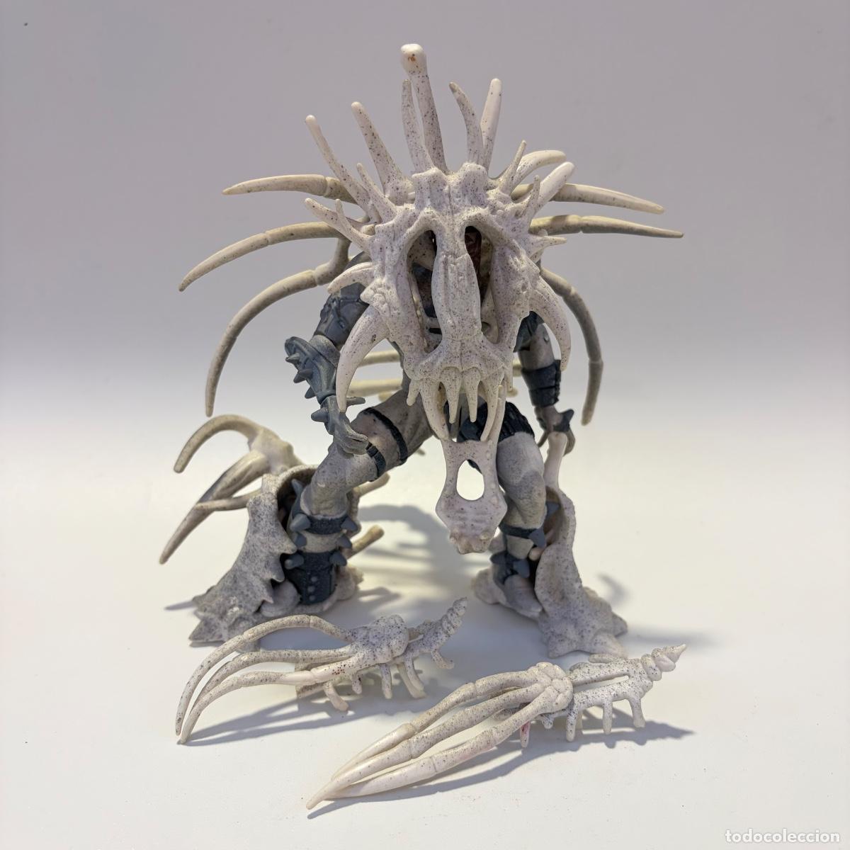 Figuras y mu&ntilde;ecos McFarlane: figura mu&ntilde;eco Exo-Skeleton Spawn serie 4 variante blanca McFarlane Toys 1996