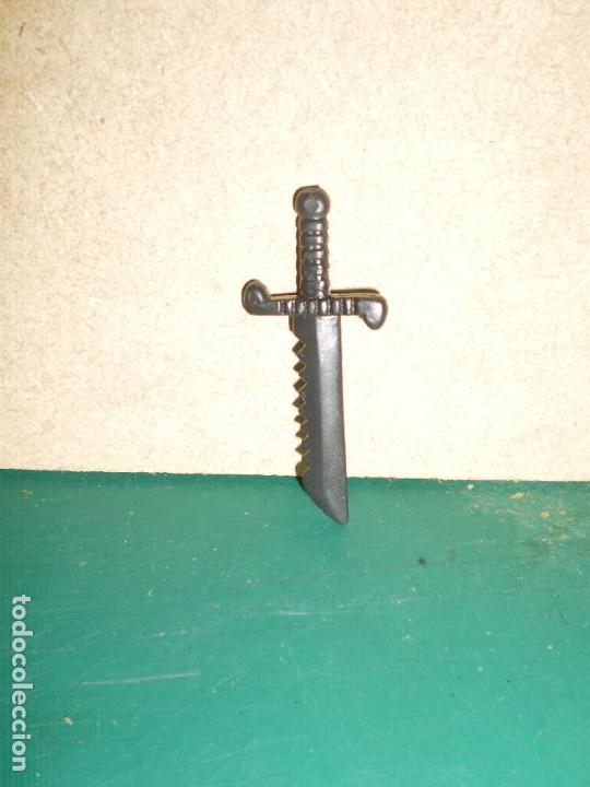 Figuras y mu&ntilde;ecos Mego: ESCALA MADELMAN-MEGO-CUCHILLO - Foto 1