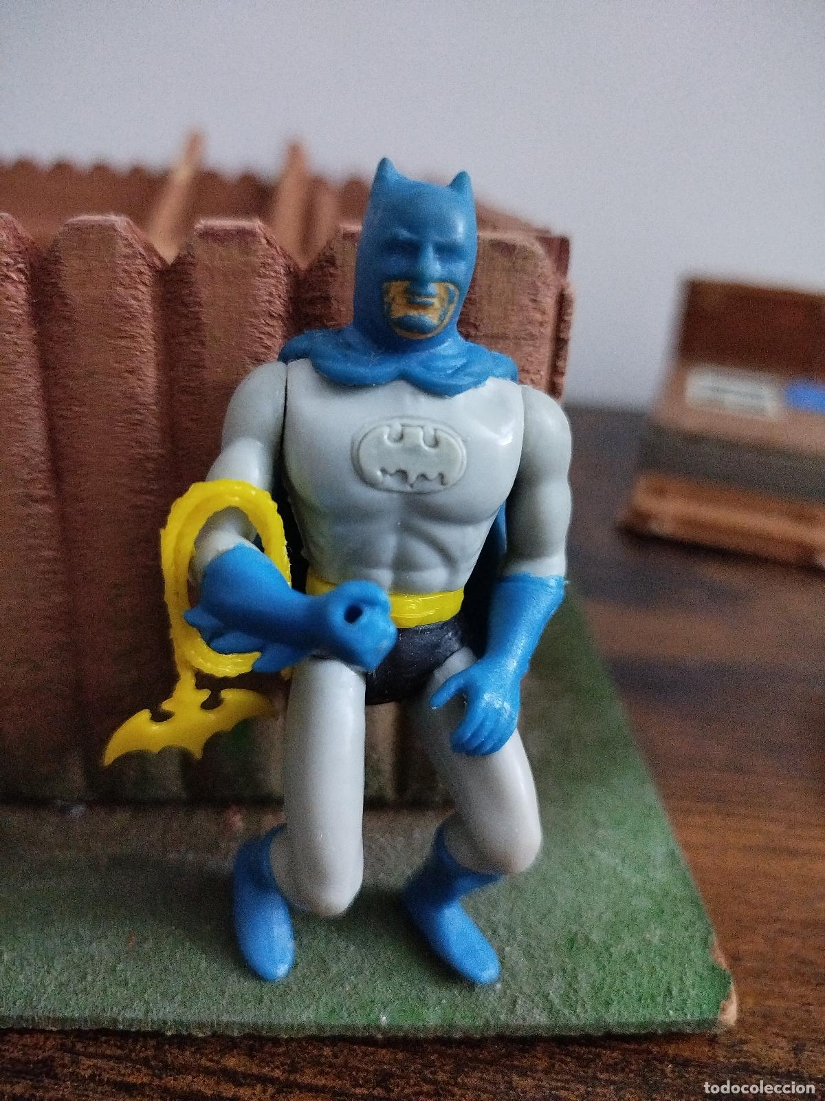 Figuras y mu&ntilde;ecos Mego: Figura BATMAN - MEGO - 1975 Capa de goma con Accesorio BATARANG