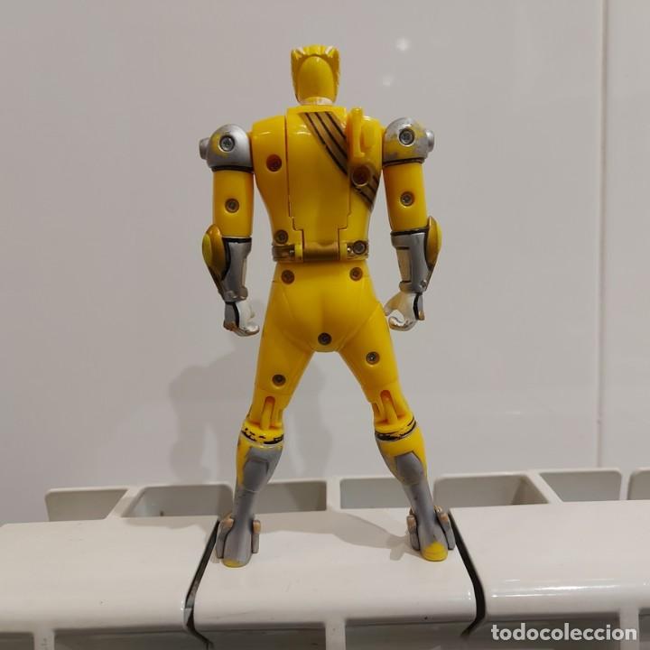 Power Rangers Automorphin – Figura 2 En 1 De Trini Kwan, Ranger Amarillo, 15 Cm, Con Cabeza Giratoria Automática Y Armas, +4 Años