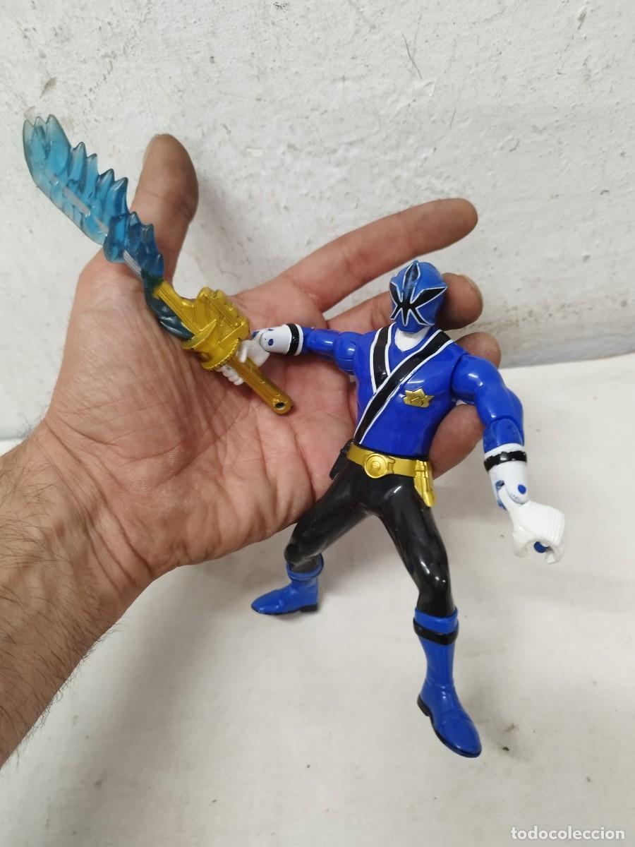 Figuras y Mu&ntilde;ecos Power Rangers: Figura, mu&ntilde;eco Power Ranger Azul de la serie Samurai. De Bandai. Espada Spin (Spin Sword).
