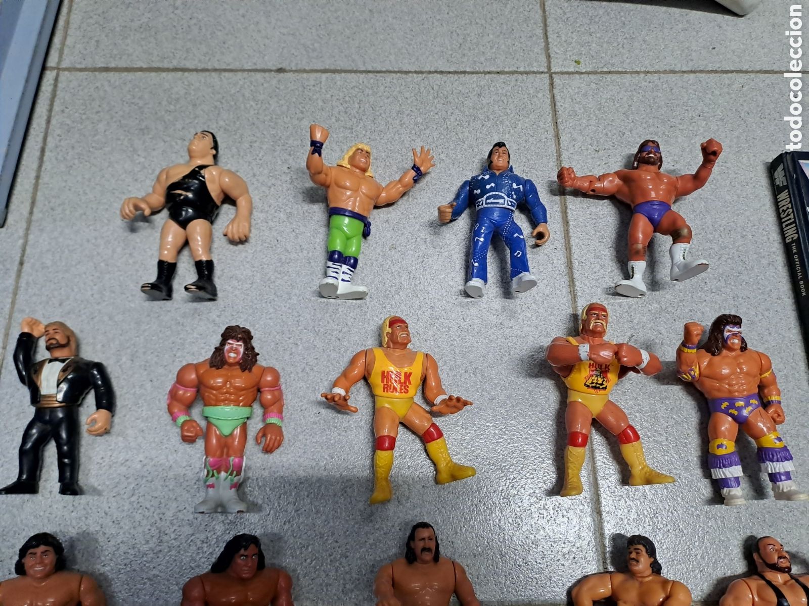 Figuras y mu&ntilde;ecos Pressing Catch: Lote WWF 19 mu&ntilde;ecos y libro - Foto 4