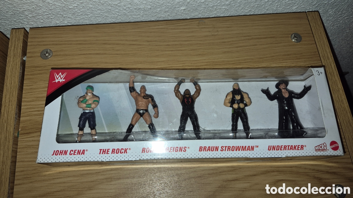 Figuras y mu&ntilde;ecos Pressing Catch: Caja sin abrir con 5 mini figuras de luchadores de wwe Undertaker, Reings, Strowman, The Rock y Joh
