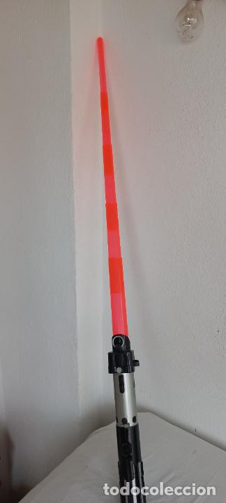 Figuras y mu&ntilde;ecos Star Wars: ESPADA LASER CON LUZ DE HASBRO 2006. - Foto 3