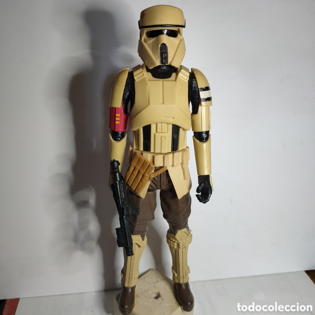 Figuren von Star Wars: Star Wars. The Black Series Shoretrooper. .esc. 1:6 . figura 30 cm alto. Base m&aacute;rmol.