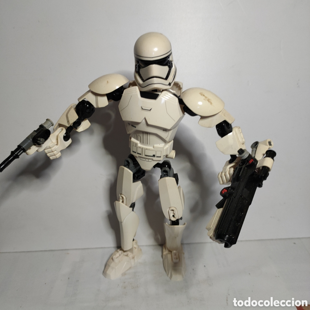 Figures and Dolls Star Wars: Star Wars. First Order Stormtrooper . LEGO . Figura 25 cm alto.