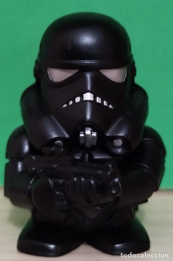 Figuras y mu&ntilde;ecos Star Wars: 0010-6 STAR WARS.BLACK SHADOW STORMTROOPER.2008 - Foto 2