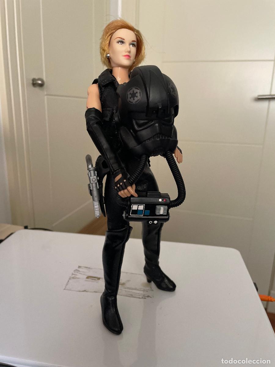 Figuras y mu&ntilde;ecos Star Wars: Piloto TIE custom. Con caja, complementos y peana. - Foto 1