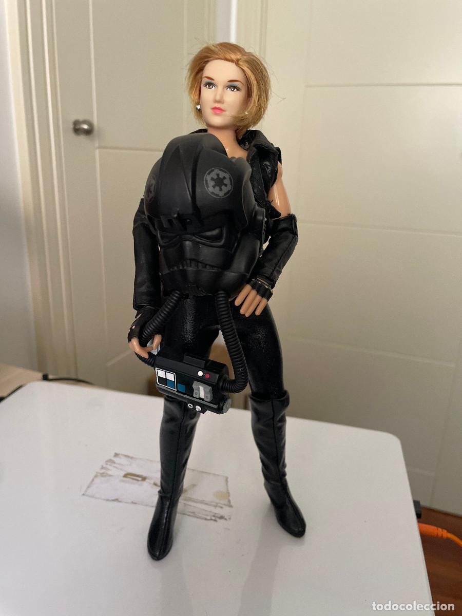 Figuras y mu&ntilde;ecos Star Wars: Piloto TIE custom. Con caja, complementos y peana. - Foto 2
