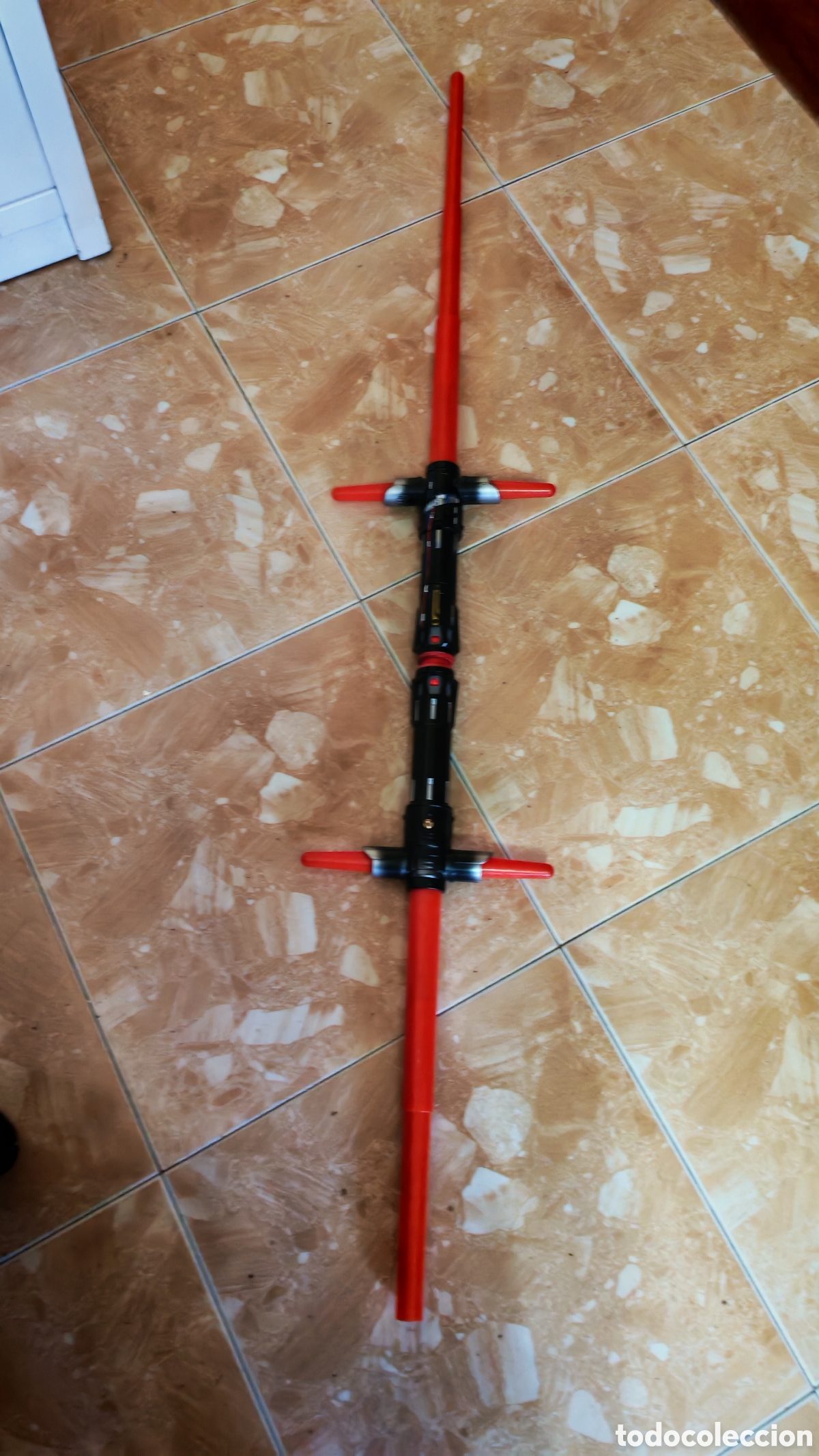 Figuras y Mu&ntilde;ecos Star Wars: STAR WARS. Sable de luz BladeBuilders Kylo Ren. Hasbro. 2015