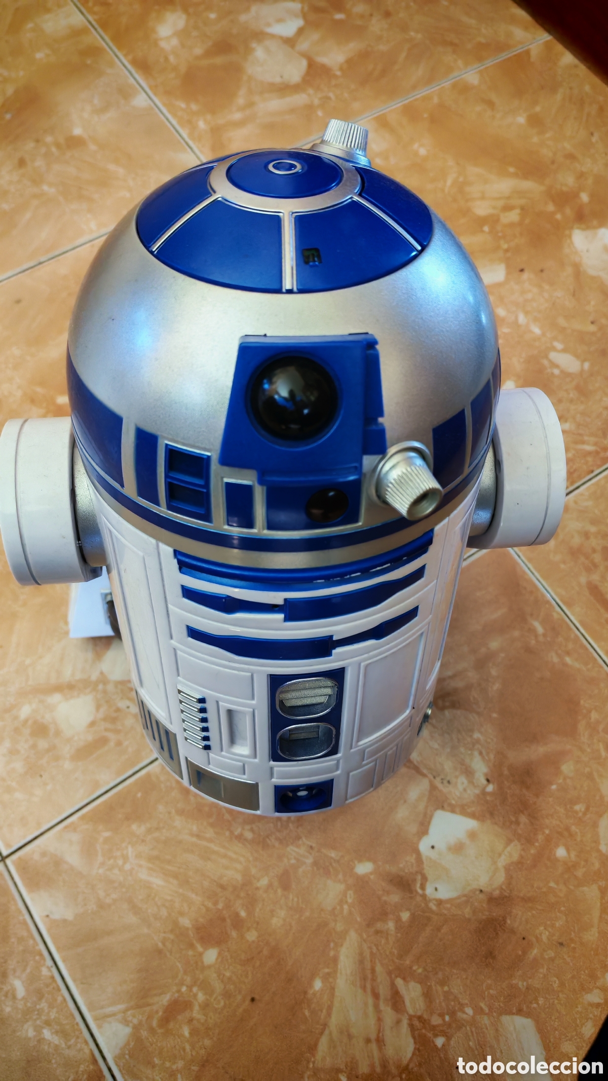 Figuras y Mu&ntilde;ecos Star Wars: STAR WARS, Droide robotico interactivo R2D2. .40 cm. sin control remoto. (CL)