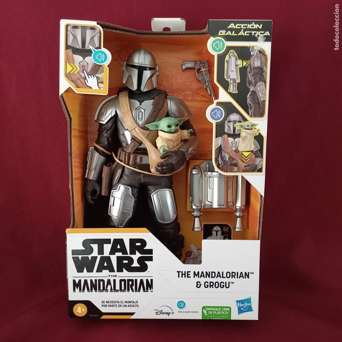 Figuras y Mu&ntilde;ecos Star Wars: Figura de la saga Star Wars, The Mandalorian With the Child, Grogu. HASBRO. 30 cm alto aprox.