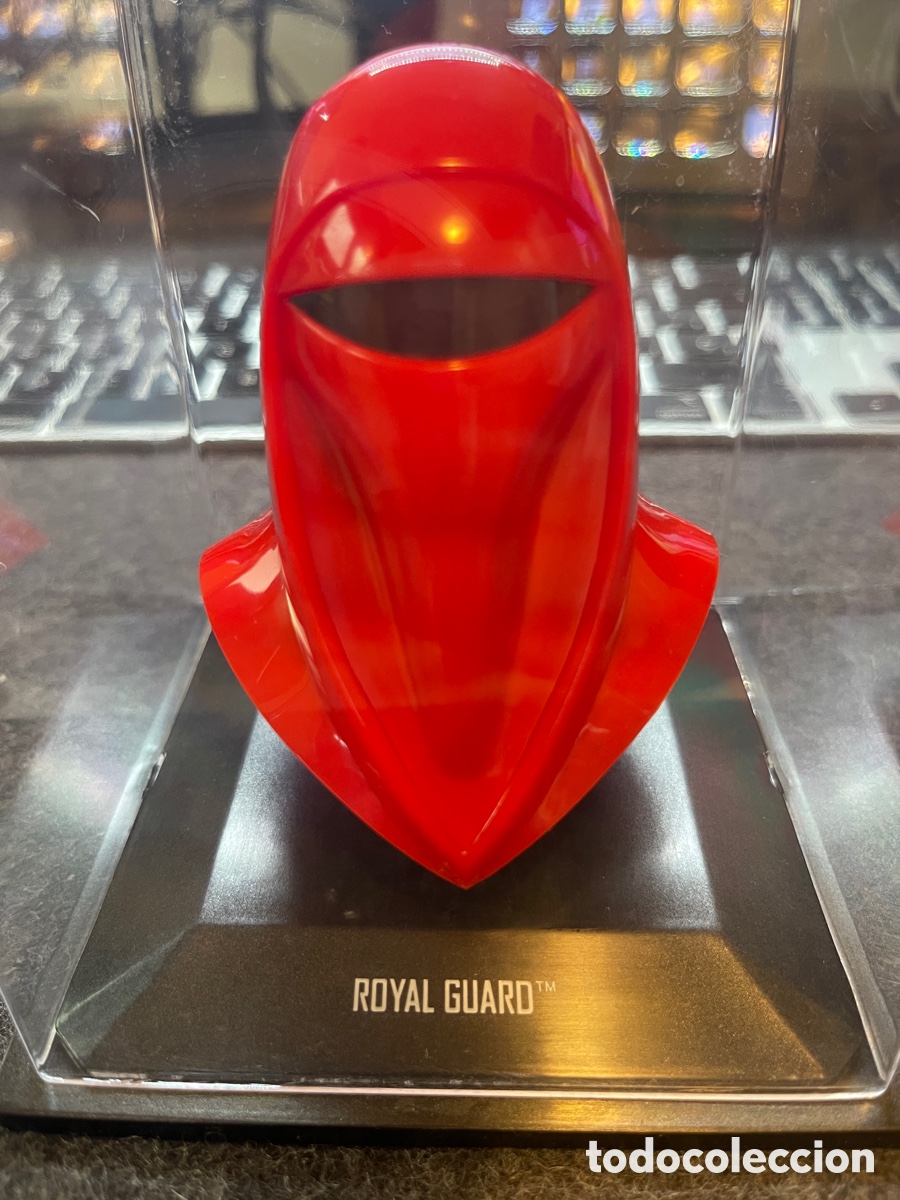 Figuras y Mu&ntilde;ecos Star Wars: Casco Royal Guard Star Wars DeAgostini con vitrina