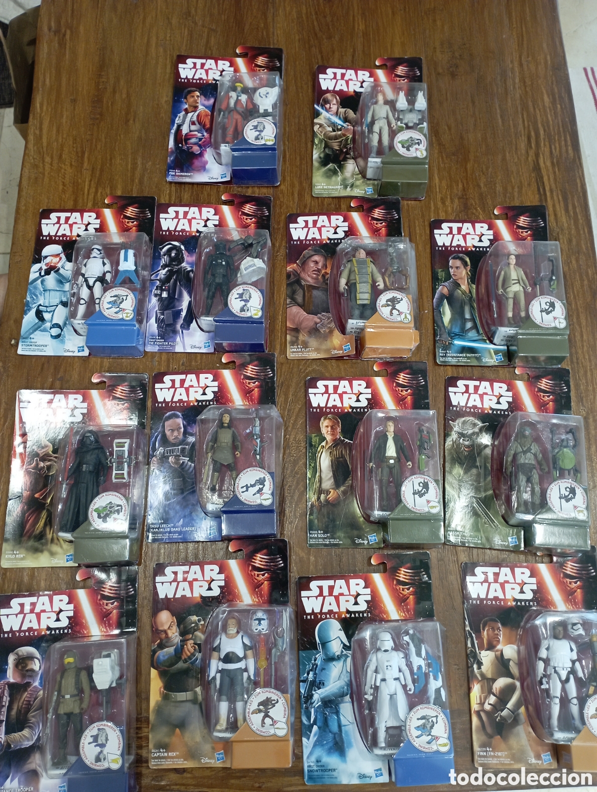 Figuras y Mu&ntilde;ecos Star Wars: lote colecci&oacute;n de 14 figuras distintas de Star Wars. marca Hasbro, en su blister original