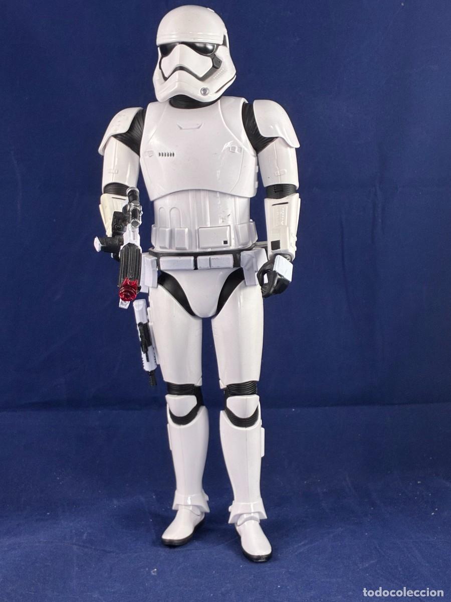 Figuras y Mu&ntilde;ecos Star Wars: Star Wars First Order Stormtrooper 35 cm Disney Store electr&oacute;nico buen estado, sonidos y frases.