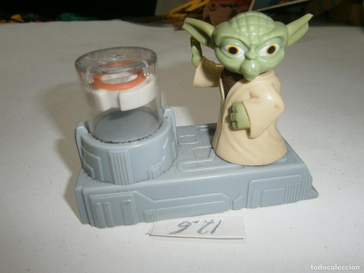 Figuras y mu&ntilde;ecos Star Wars: MAESTRO YODA LEVITANDO UN OBJETO - STAR WARS