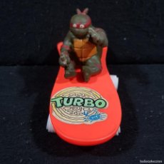 Figuras y Muñecos Tortugas Ninja: FIGURA PVC GOMA - MONOPATIN TORTUGAS NINJA - Nº.801 - AÑO 1988 - 13 CM- VER FOTOS / CAA