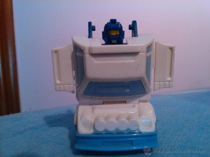 Figuras y mu&ntilde;ecos Transformers: AUTENTICO TRANSFORMER HASBRO TAKARA COCHE - Foto 1