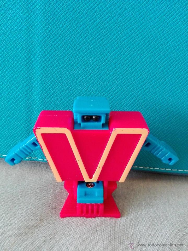 Figuras y mu&ntilde;ecos Transformers: NUMEROBOT ROBOT TRANSFORMABLE EN LETRA V A&Ntilde;OS 80 - Foto 2