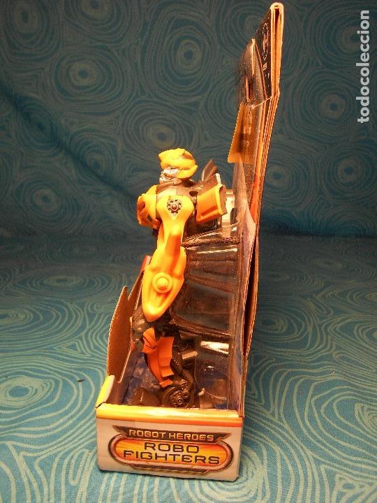 Figuras y mu&ntilde;ecos Transformers: ROBO FIGHTERS BUMBLEBEE, HASBRO 2011 A ESTRENAR !! - Foto 5