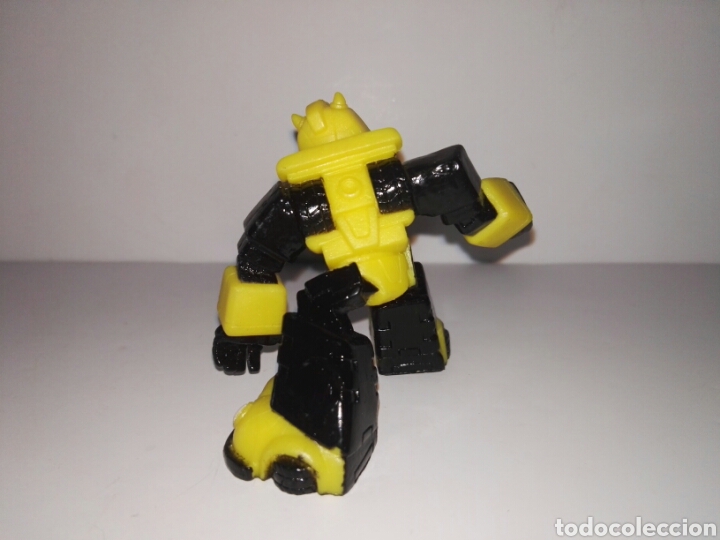 Figuras y mu&ntilde;ecos Transformers: BUMBLEBEE PVC Transformers Hasbro 2006 - Foto 2