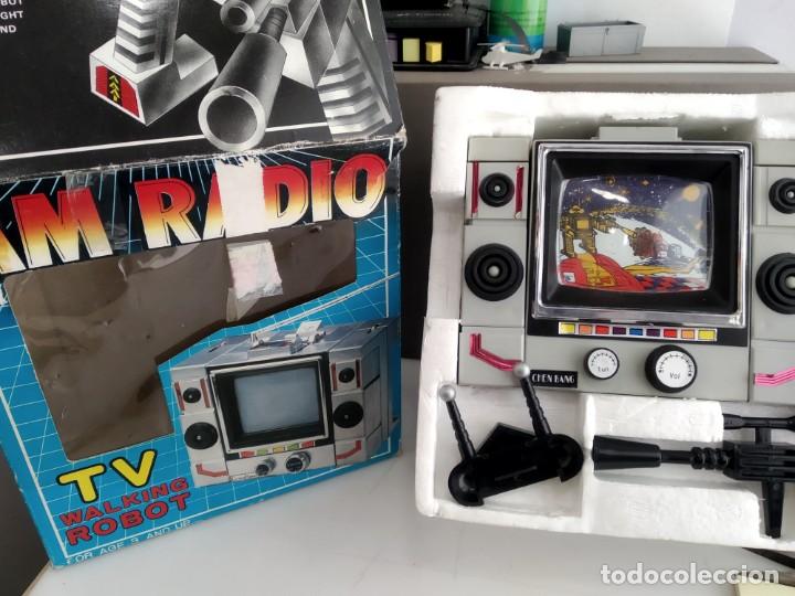 Figuras y mu&ntilde;ecos Transformers: ANTIGUO TELEVISOR TRANSFORMES  TV  WALKING ROBOT - Foto 1