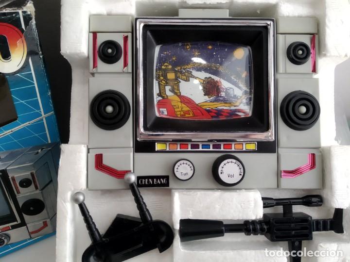 Figuras y mu&ntilde;ecos Transformers: ANTIGUO TELEVISOR TRANSFORMES  TV  WALKING ROBOT - Foto 2