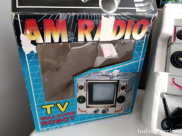 Figuras y mu&ntilde;ecos Transformers: ANTIGUO TELEVISOR TRANSFORMES  TV  WALKING ROBOT - Foto 3