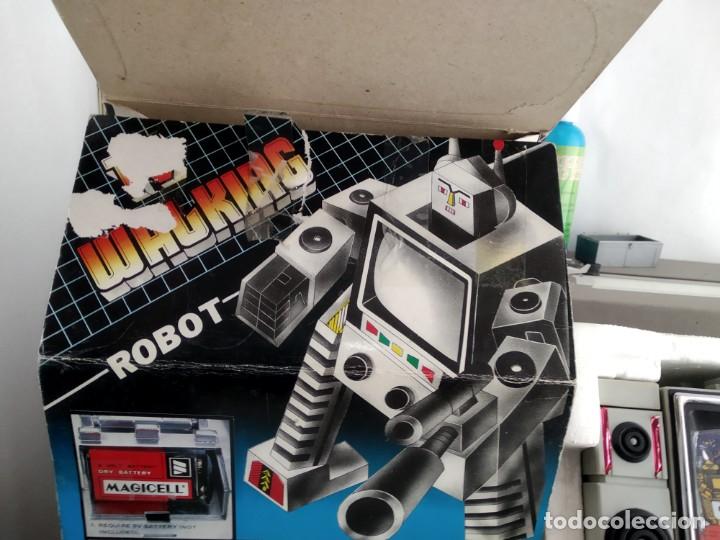 Figuras y mu&ntilde;ecos Transformers: ANTIGUO TELEVISOR TRANSFORMES  TV  WALKING ROBOT - Foto 6