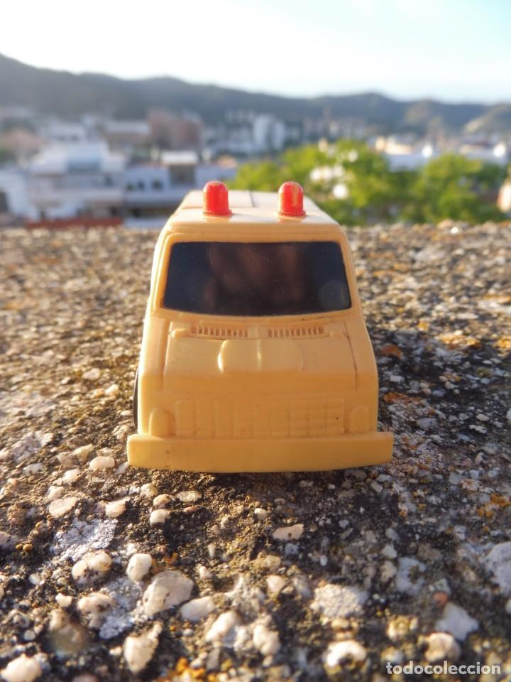 Figuras y mu&ntilde;ecos Transformers: Transformers mini micro ambulancia sin marca bootleg pl&aacute;stico kiosko - Foto 6