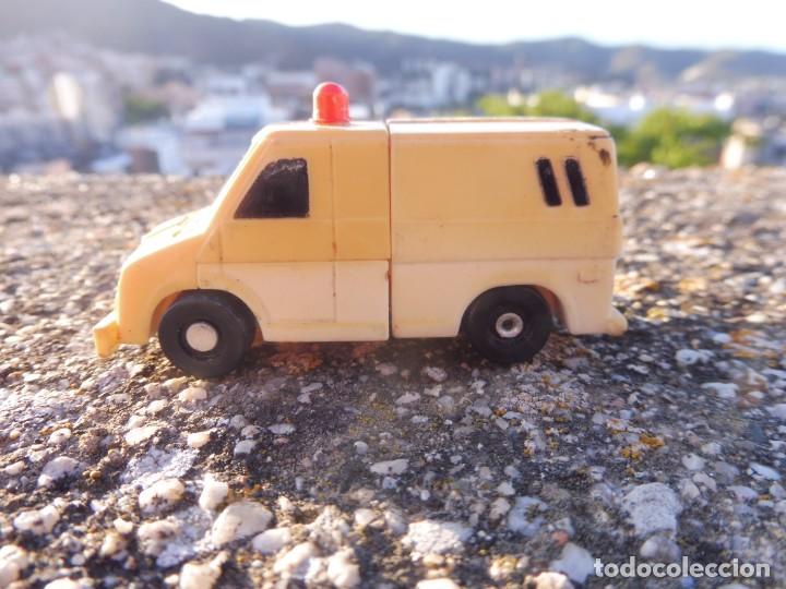 Figuras y mu&ntilde;ecos Transformers: Transformers mini micro ambulancia sin marca bootleg pl&aacute;stico kiosko - Foto 2