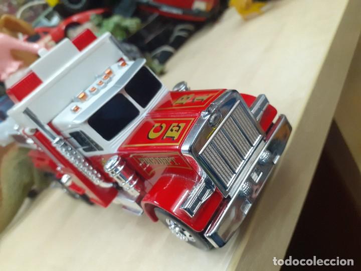 Figuras y mu&ntilde;ecos Transformers: Transformer cami&oacute;n de bomberos KENWORTH. - Foto 2