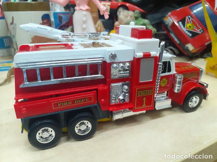 Figuras y mu&ntilde;ecos Transformers: Transformer cami&oacute;n de bomberos KENWORTH. - Foto 3