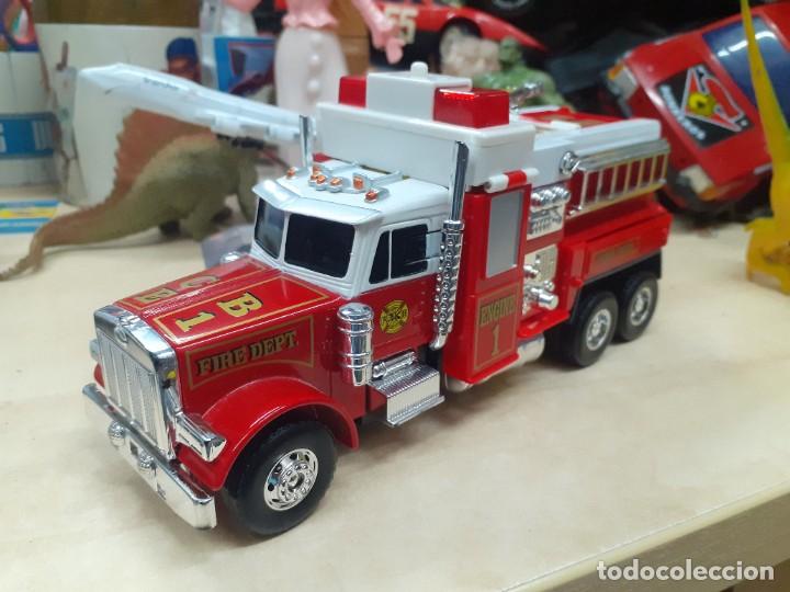Figuras y mu&ntilde;ecos Transformers: Transformer cami&oacute;n de bomberos KENWORTH. - Foto 6