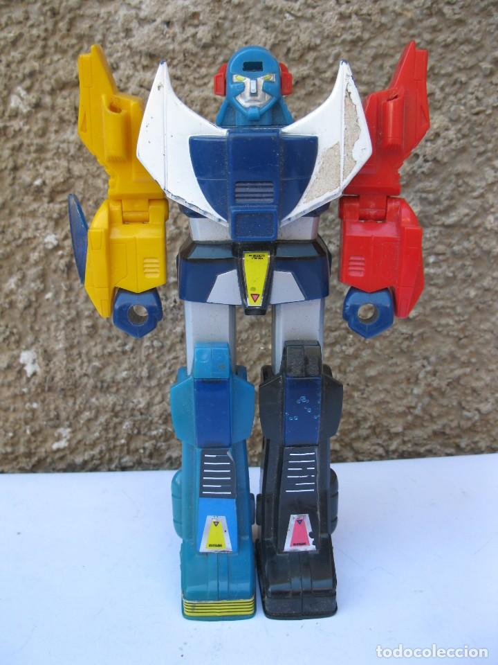Figuras y mu&ntilde;ecos Transformers: ANTIGUO ROBOT TIPO TRANSFORMERS - MADE IN TAIWAN. - Foto 1