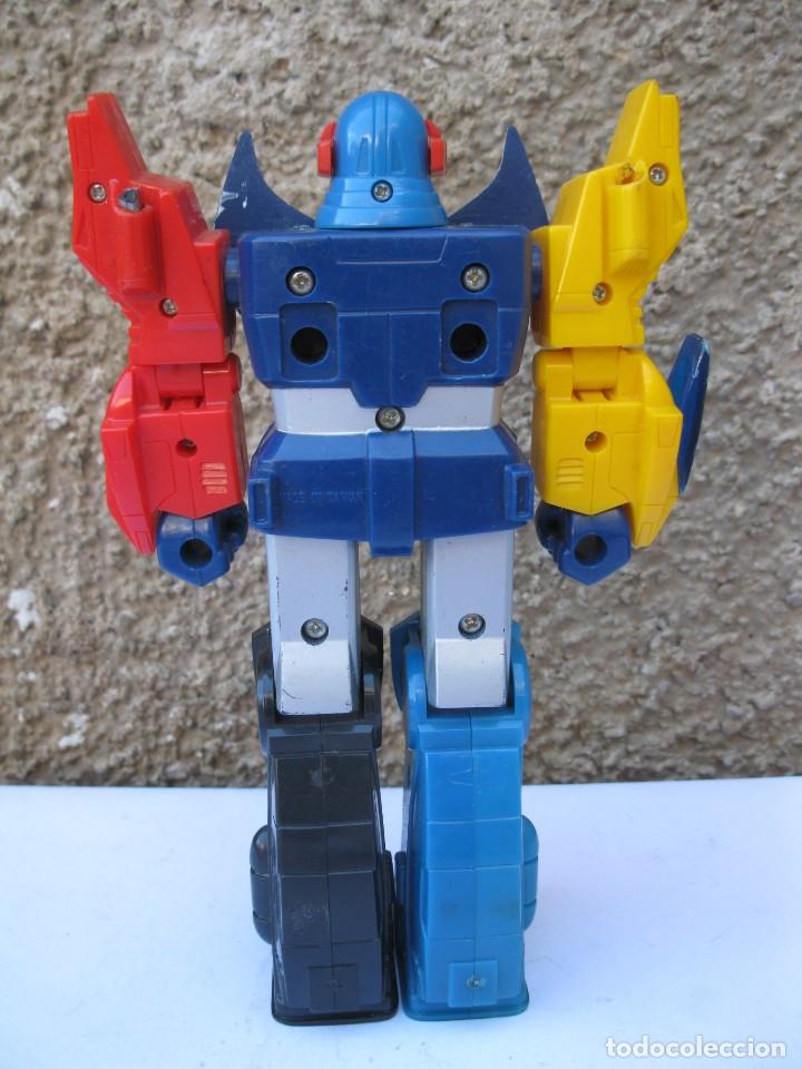 Figuras y mu&ntilde;ecos Transformers: ANTIGUO ROBOT TIPO TRANSFORMERS - MADE IN TAIWAN. - Foto 2