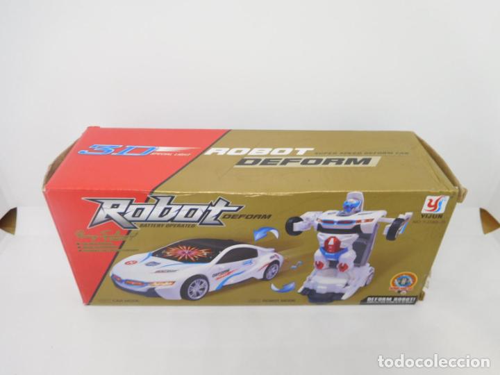 Figuras y mu&ntilde;ecos Transformers: Robot transformable en coche. Bootleg de Transformers. Funcionando. - Foto 7