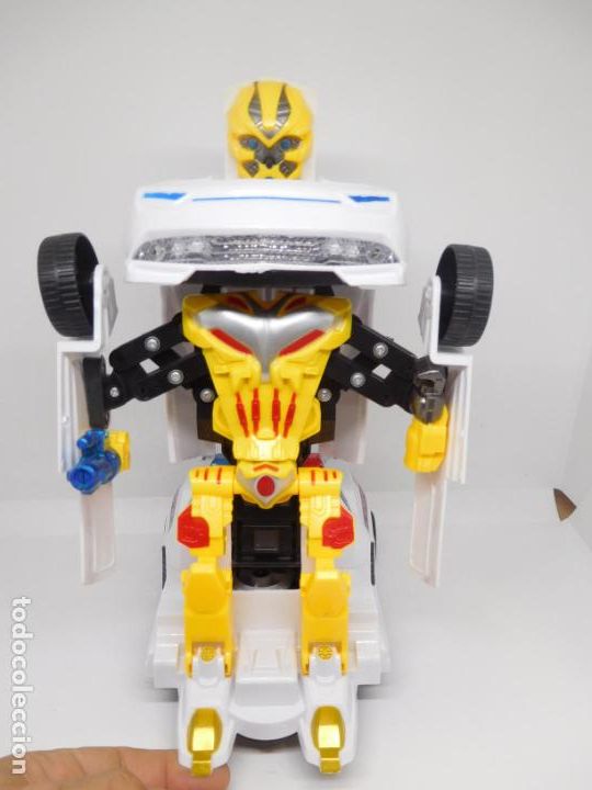Figuras y mu&ntilde;ecos Transformers: Robot transformable en coche. Bootleg de Transformers. Funcionando. - Foto 1
